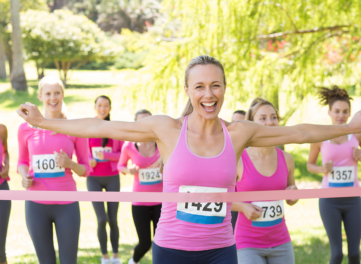 women running breast cancer awareness race