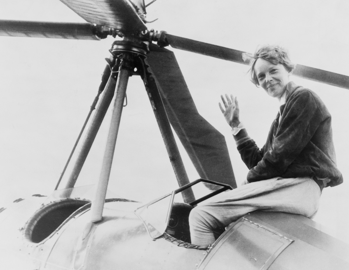 amelia earhart waving from plane conspiracy theories about amelia earhart