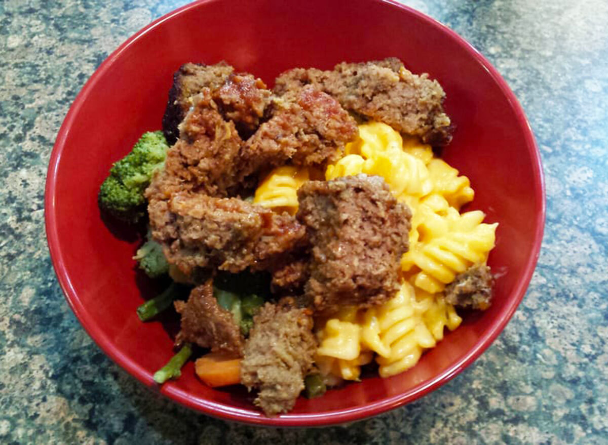 boston market meatloaf mac and cheese bowl