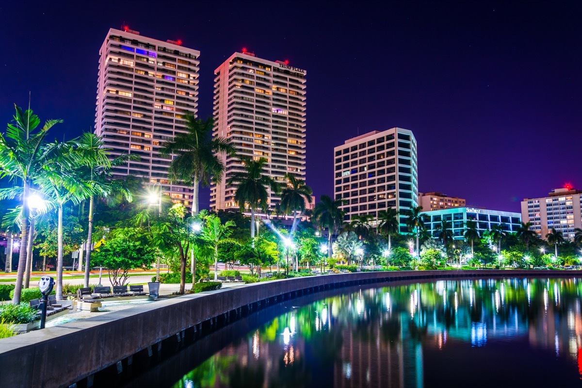 the intracoastal highway in west palm beach at night