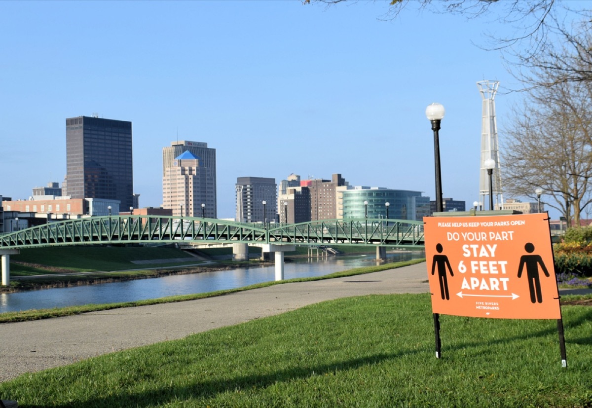 social distancing sign in dayton ohio