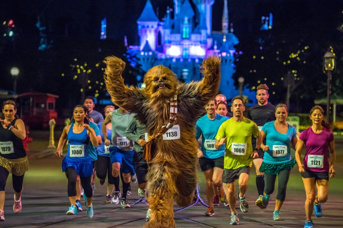 chewbacca running a marathon with marathoners