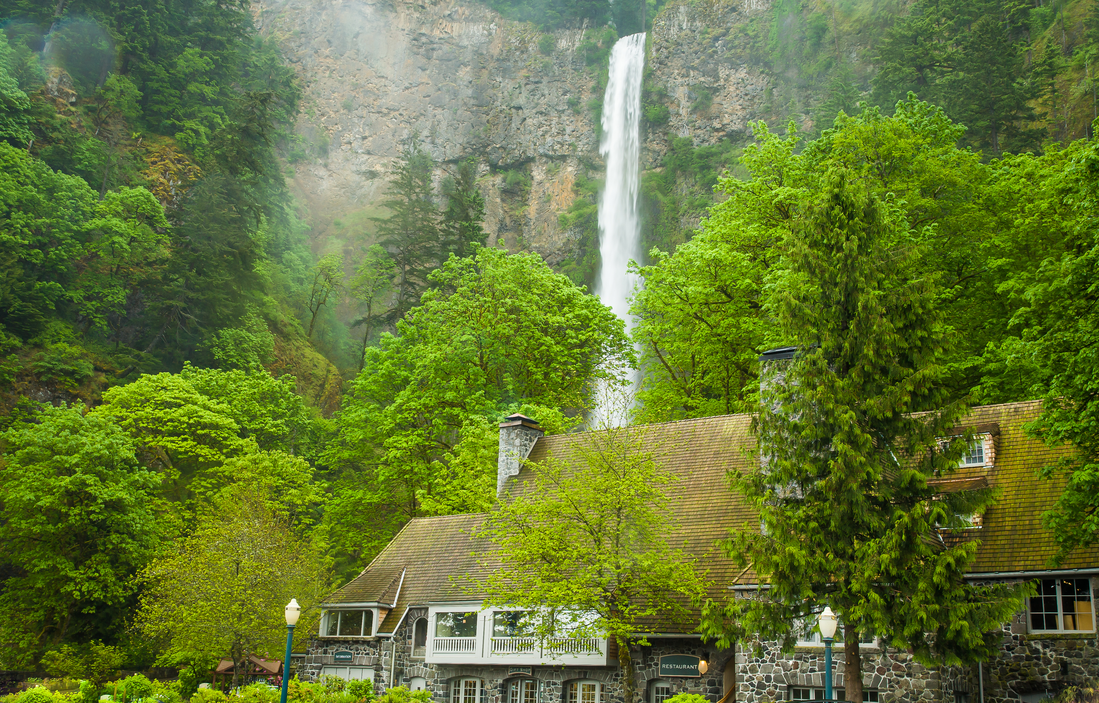 Multnomah falls and lodge