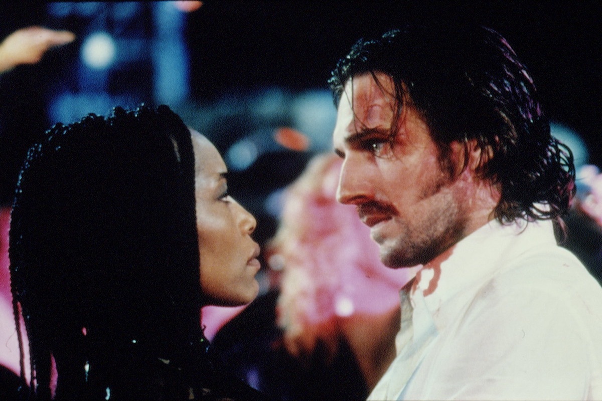 Angela Bassett and Ralph Fiennes in Strange Days