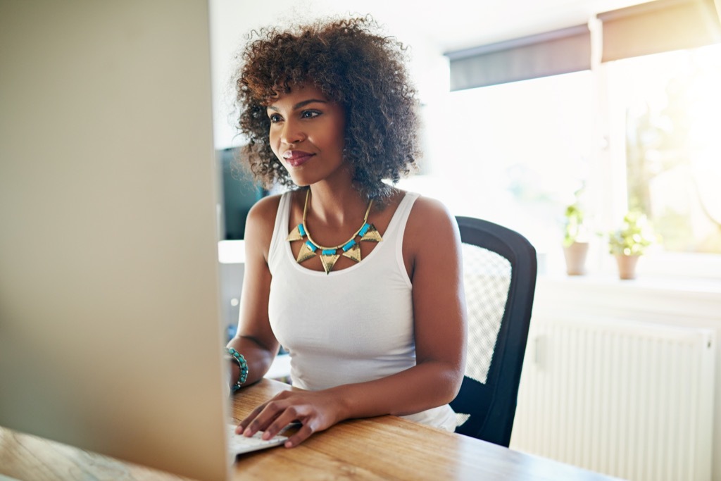 woman at computer {Smart Shopping Habits}