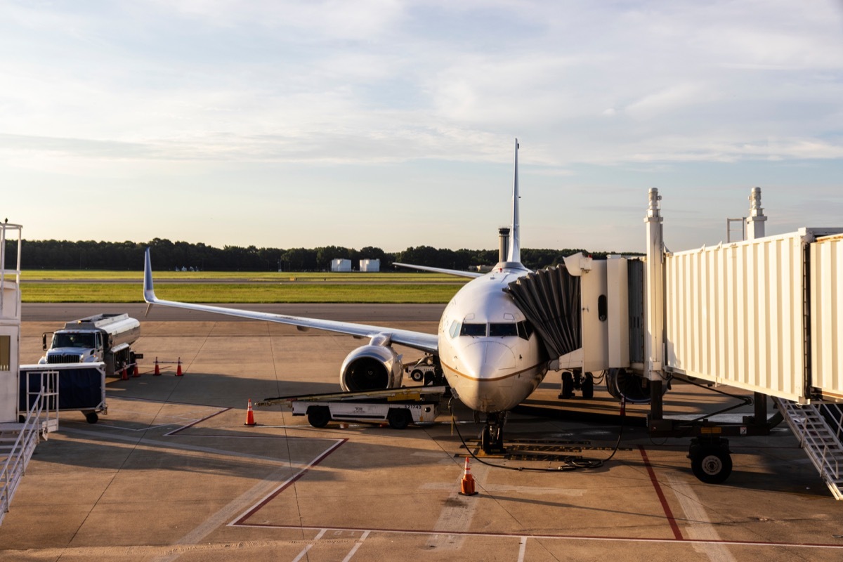 plane boarding passengers at norfolk international airport