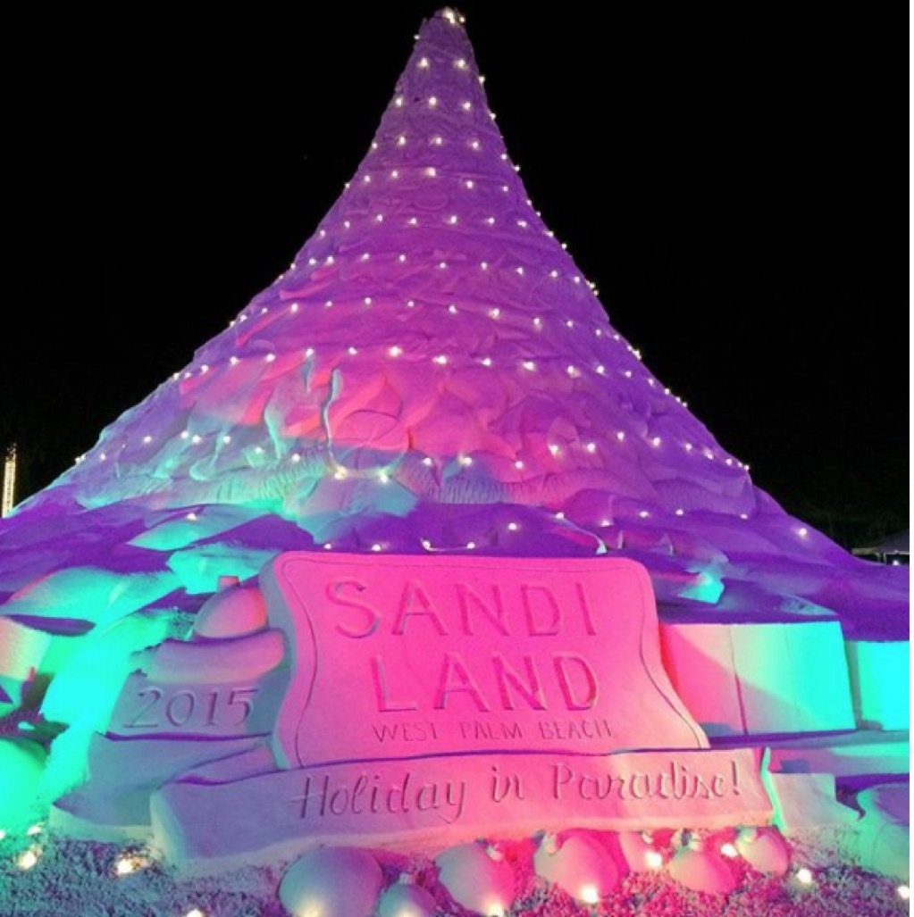 Sand christmas tree in west palm beach, florida. 