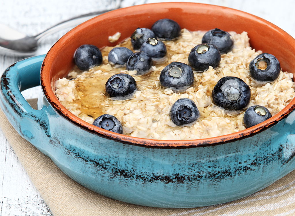 Oatmeal with blueberries