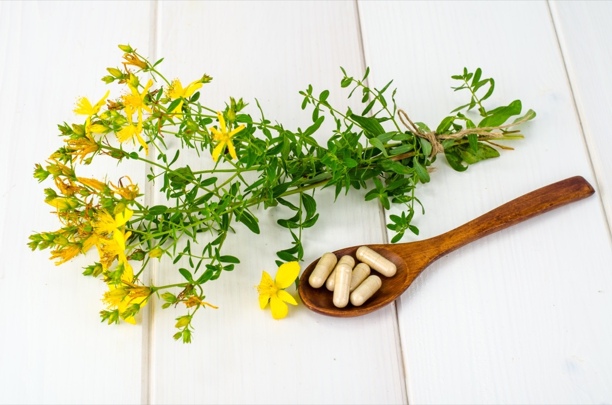 st johns wort supplement and flower