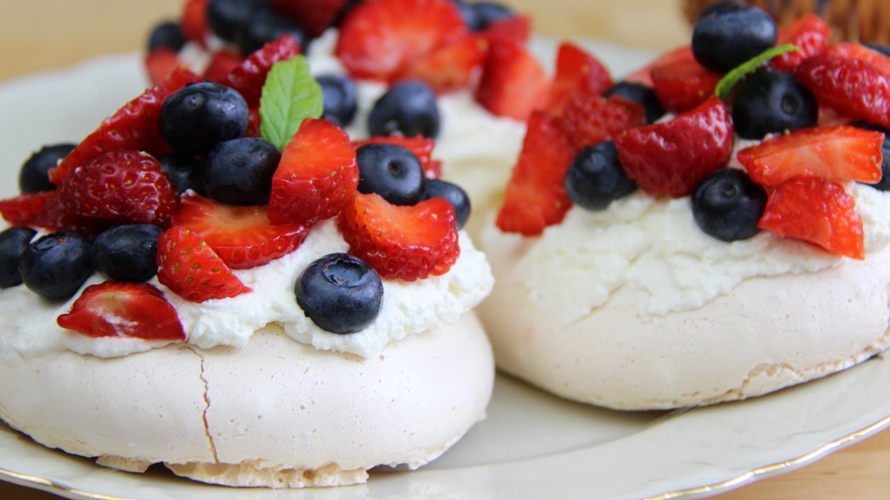 3. Pavlova (New Zealand, Australia)