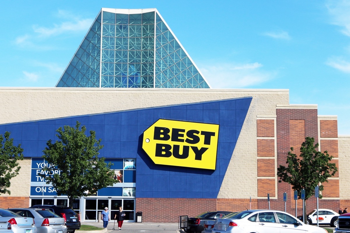 the outside of a Best Buy store in Taylor, Michigan