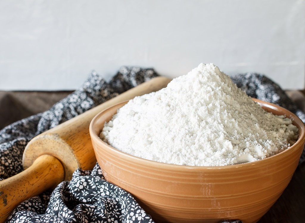 White flour and rolling pin