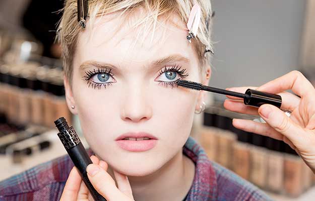 The Twiggy | 9 Classic Makeup Looks to Rock | Her Beauty