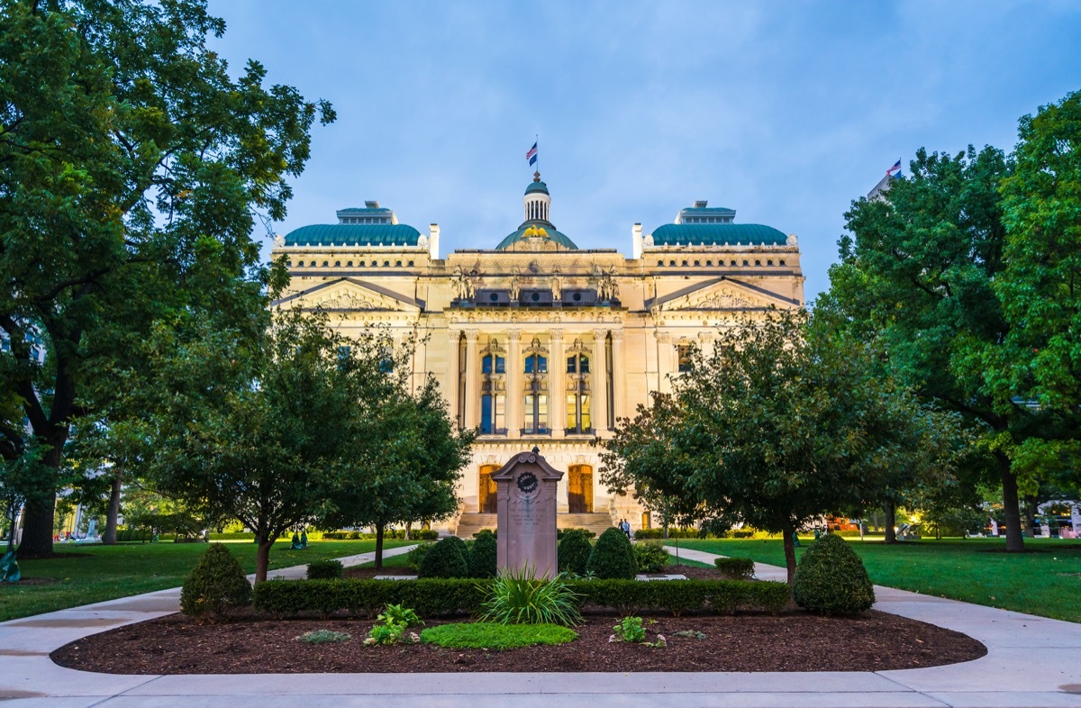 indiannapolis,indiana,usa. 09-13-17: indianna state house at night.