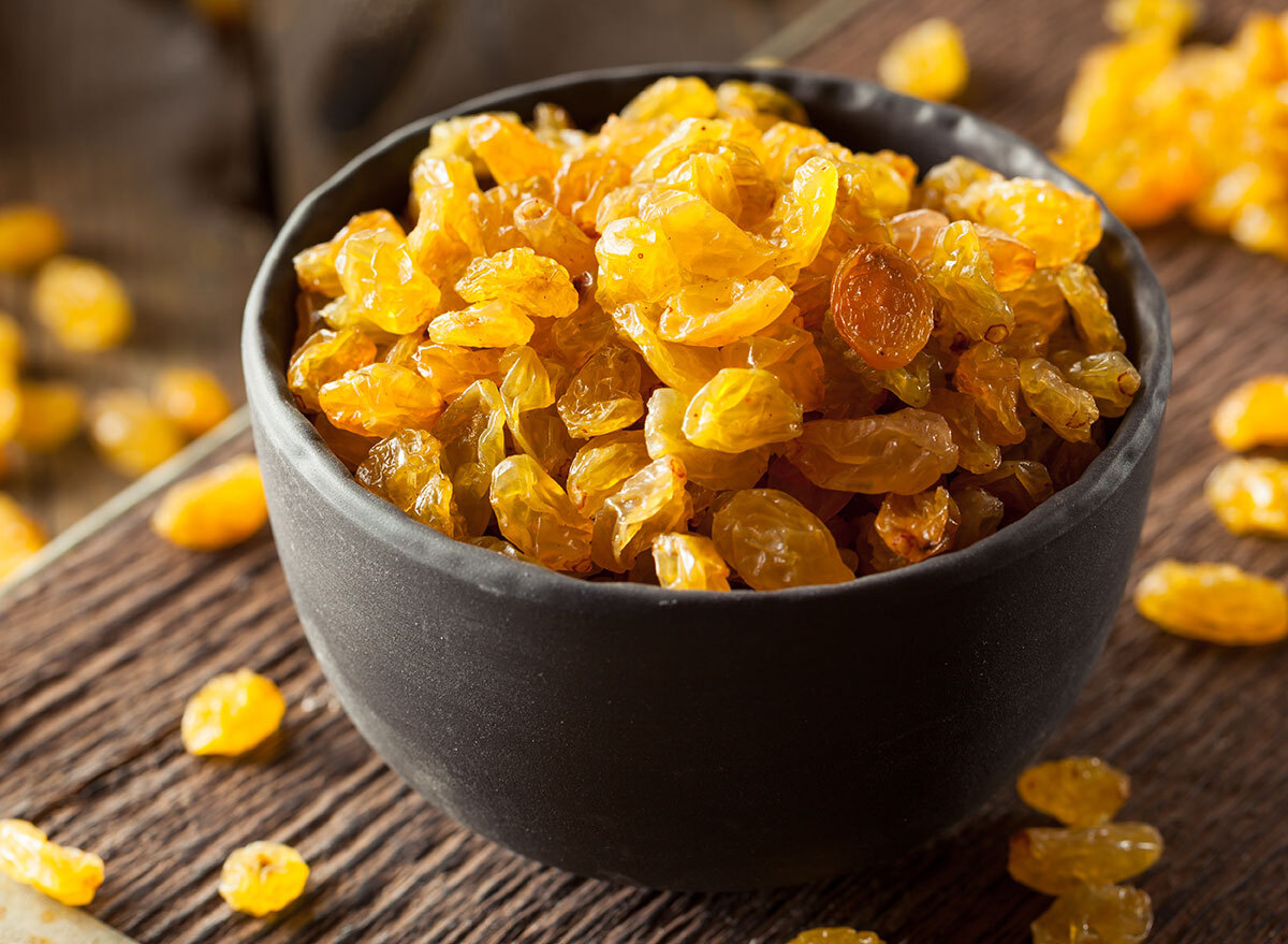 golden raisins in bowl