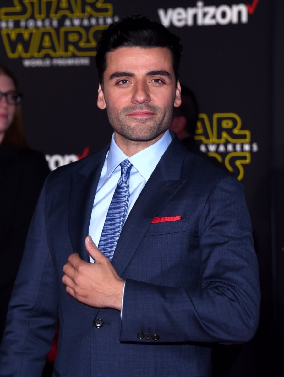 LOS ANGELES - DEC 14: Oscar Isaac arrives to the 