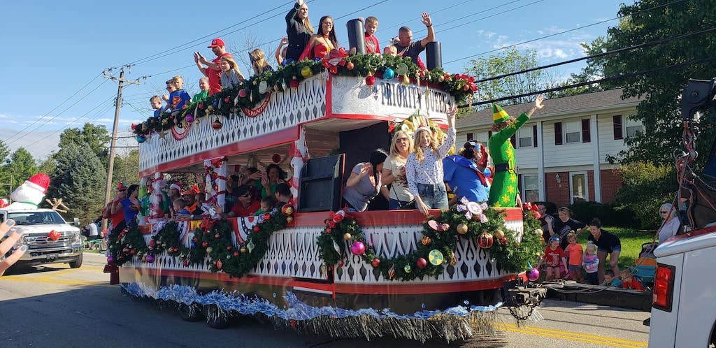 ohio town throws christmas parade for Brody Allen