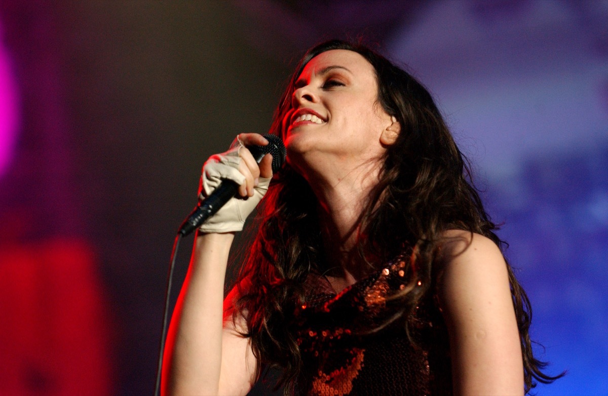 alanis morissette singing