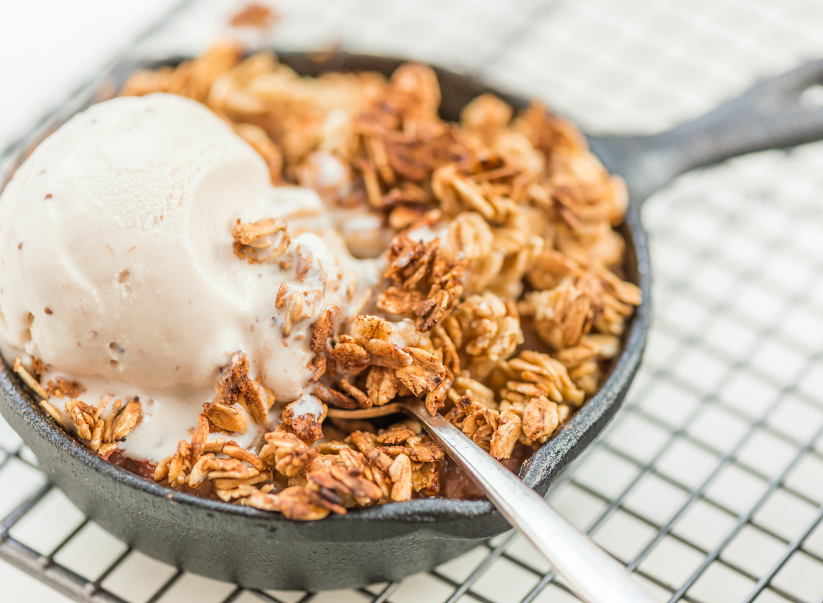 cast iron skillet peach cobbler dessert ice cream