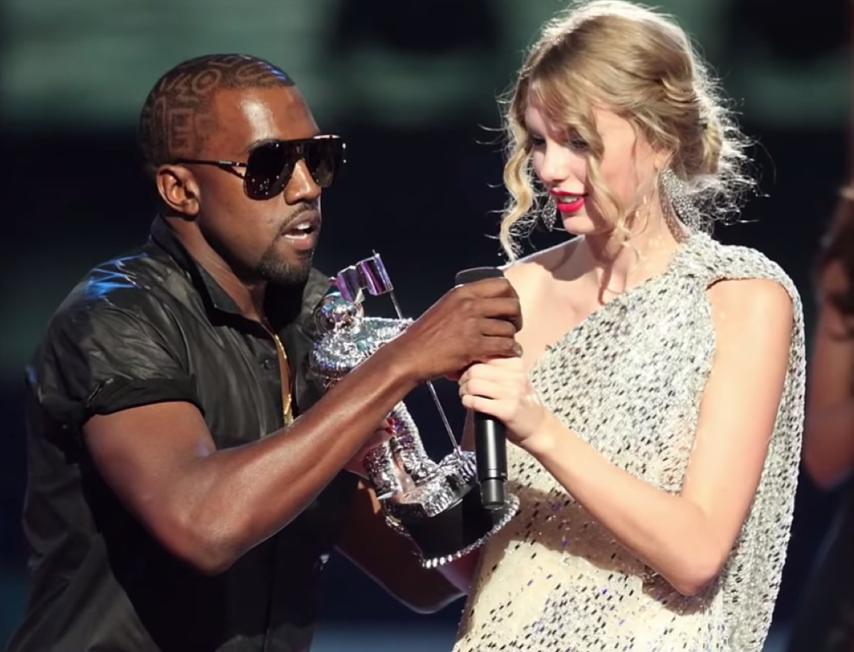 Kanye West Interrupts Taylor Swift at 2009 MTV VMAs