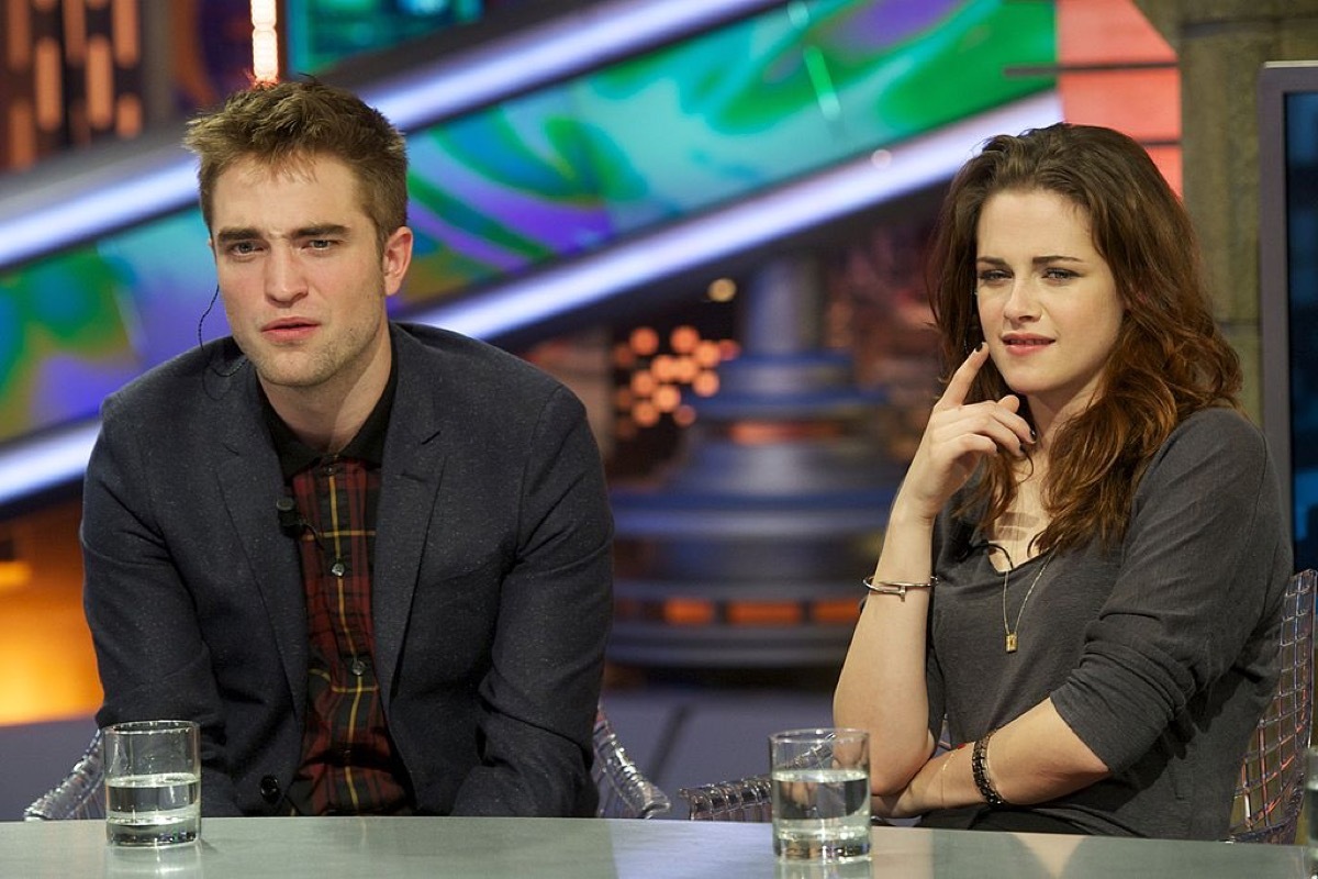 robert pattinson and kristen stewart on a spanish tv show