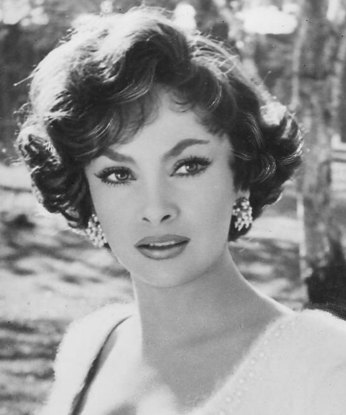 Gina Lollobrigida | Le attrici italiane più famose del XX secolo | Her Beauty