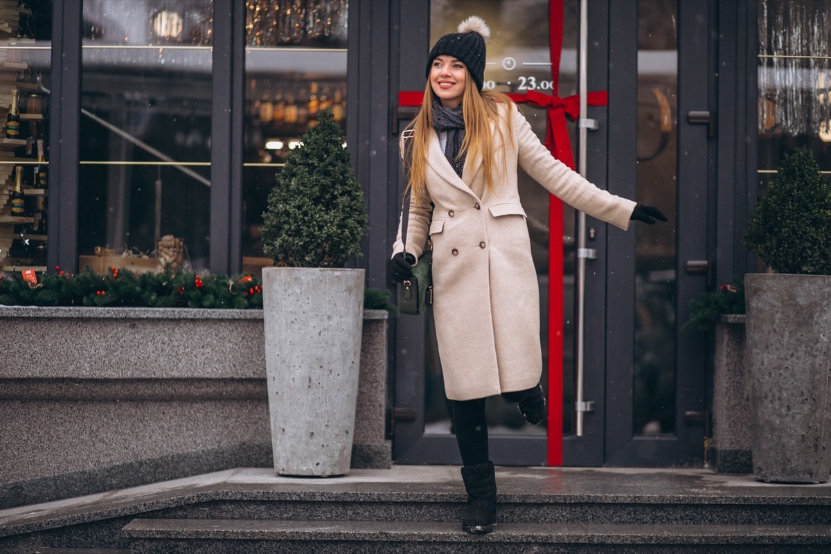 Woman wearing a cute outfit in the winter