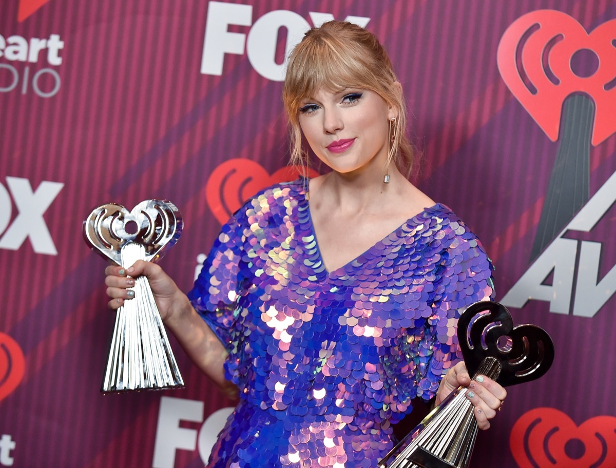 taylor swift on awards show red carpet