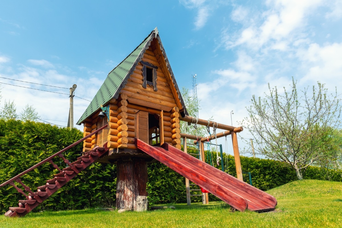 Kids Play Set in Backyard