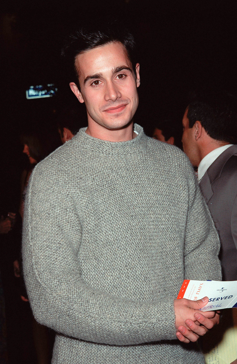 Freddie Prinze Jr. at the 'End of Days' premiere in 1999