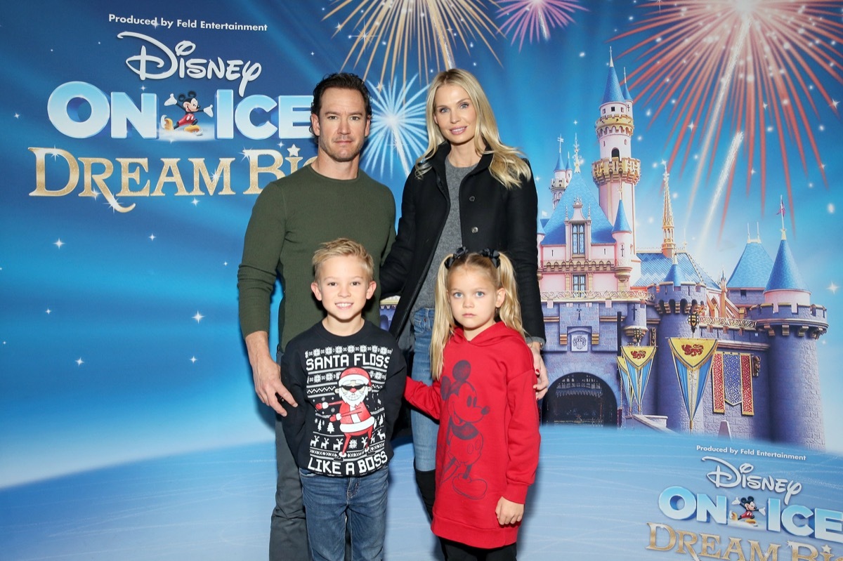 Mark-Paul Gosselaar with wife Catriona and kids Dekker and Lachlyn in 2021