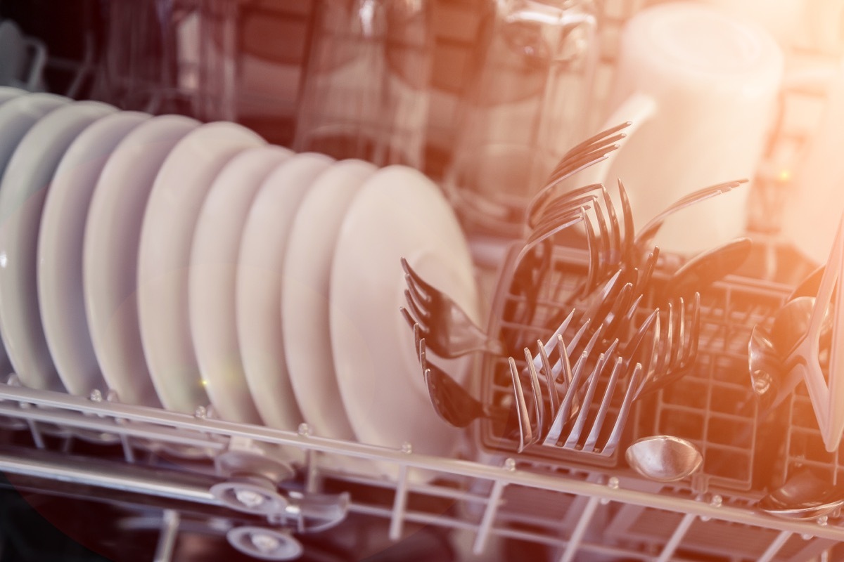 crowded dishwasher, easy home tips