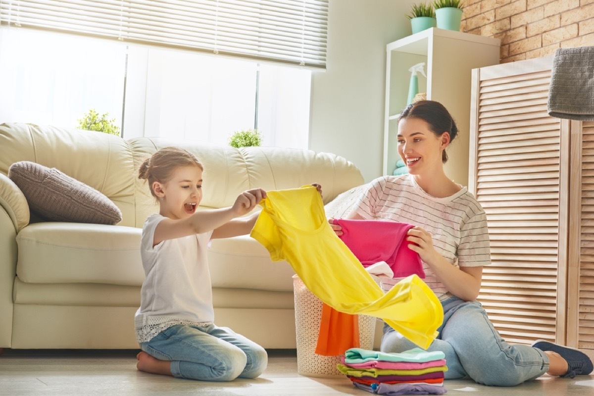 young girl and mother folding laundry, prepare children for divorce