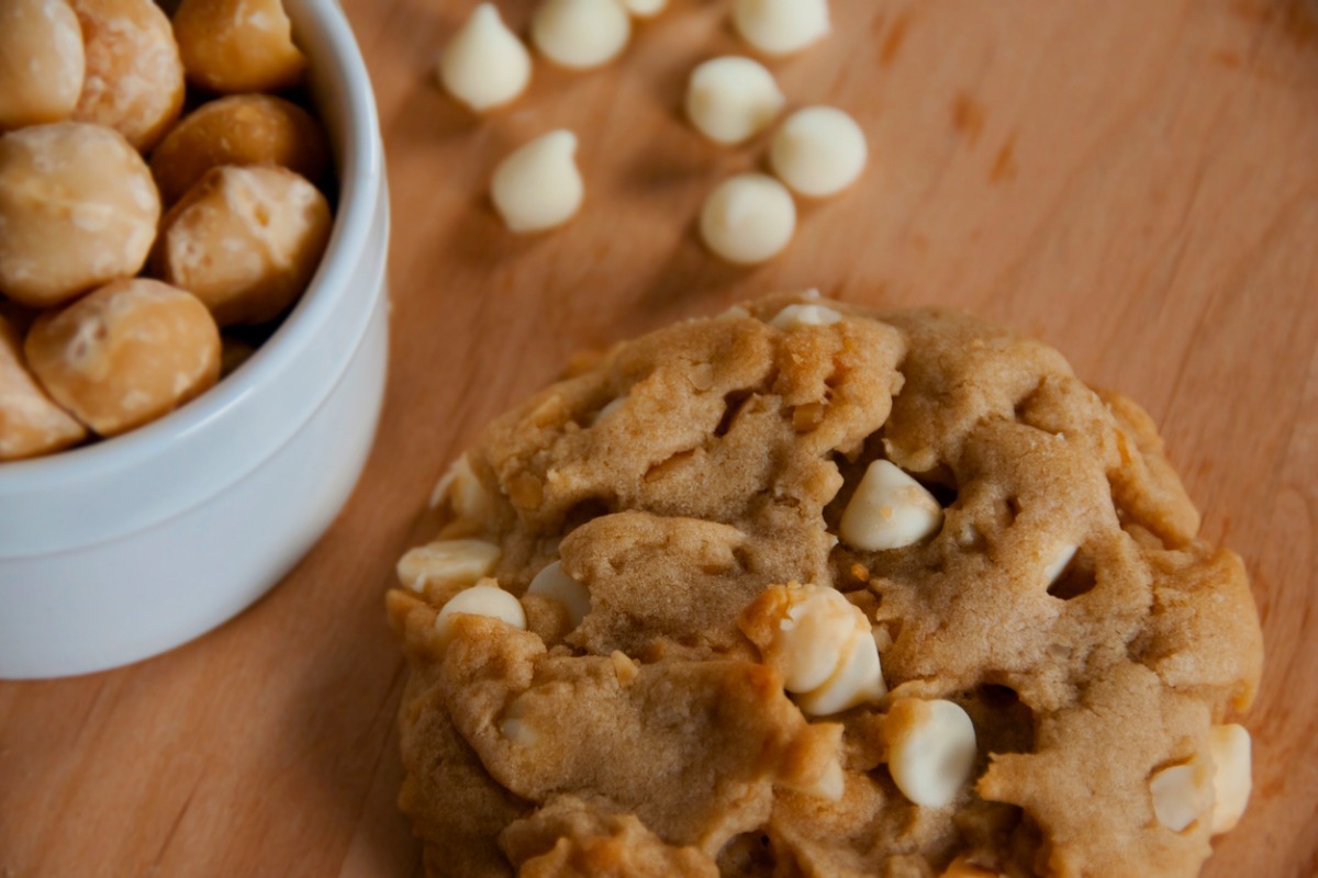 white chocolate macadamia nut cookie