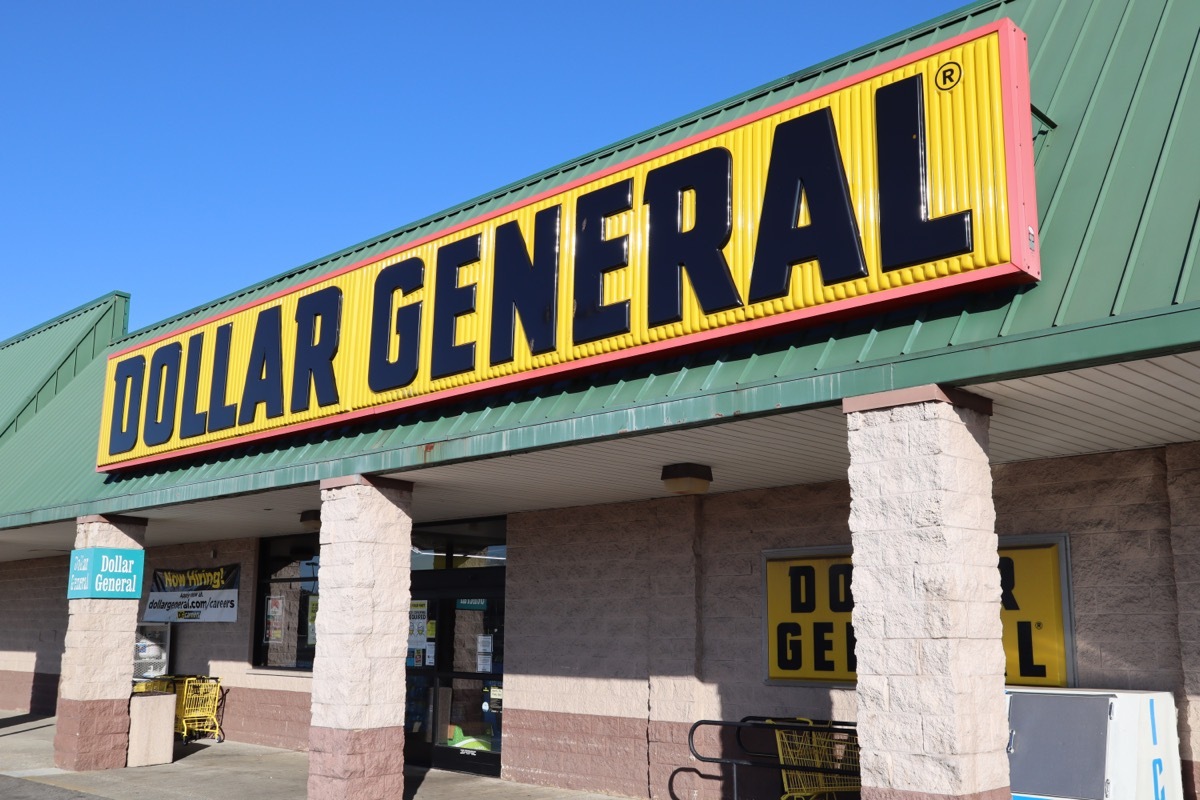 dollar general storefront