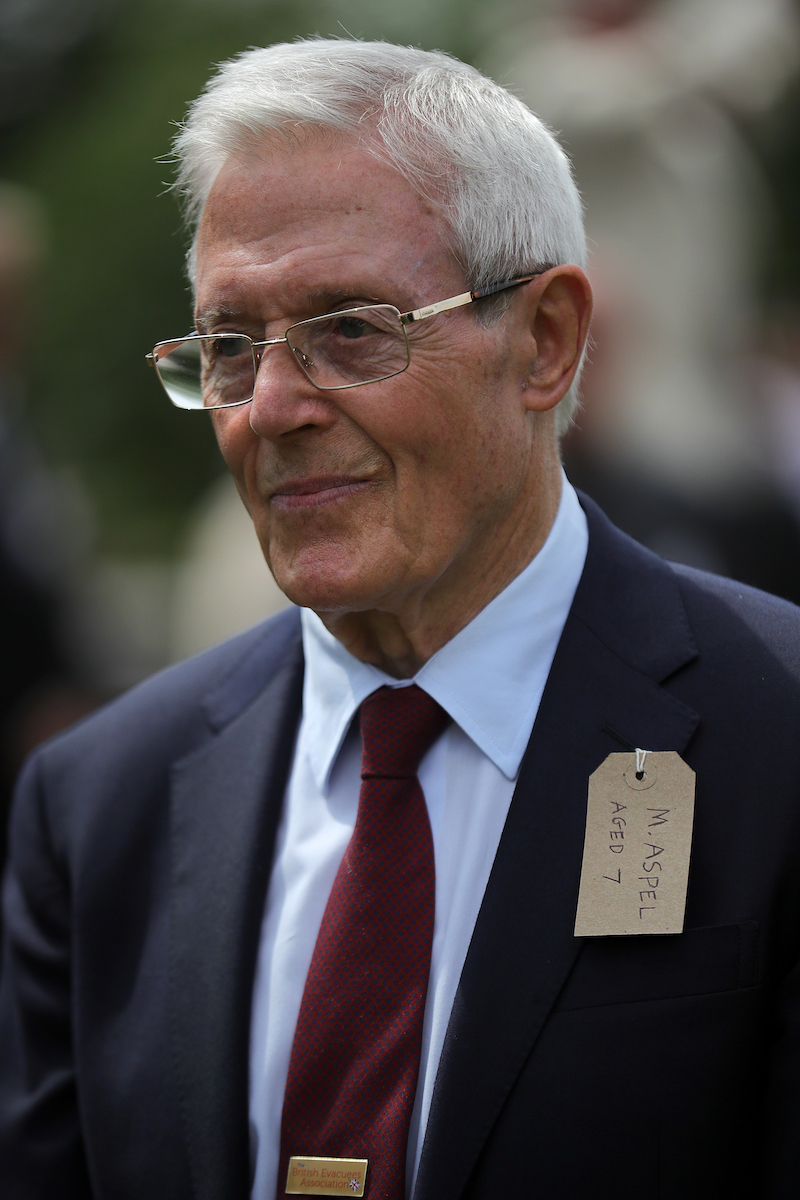 Michael Aspel viewing The British Evacuees Association Memorial in 2017