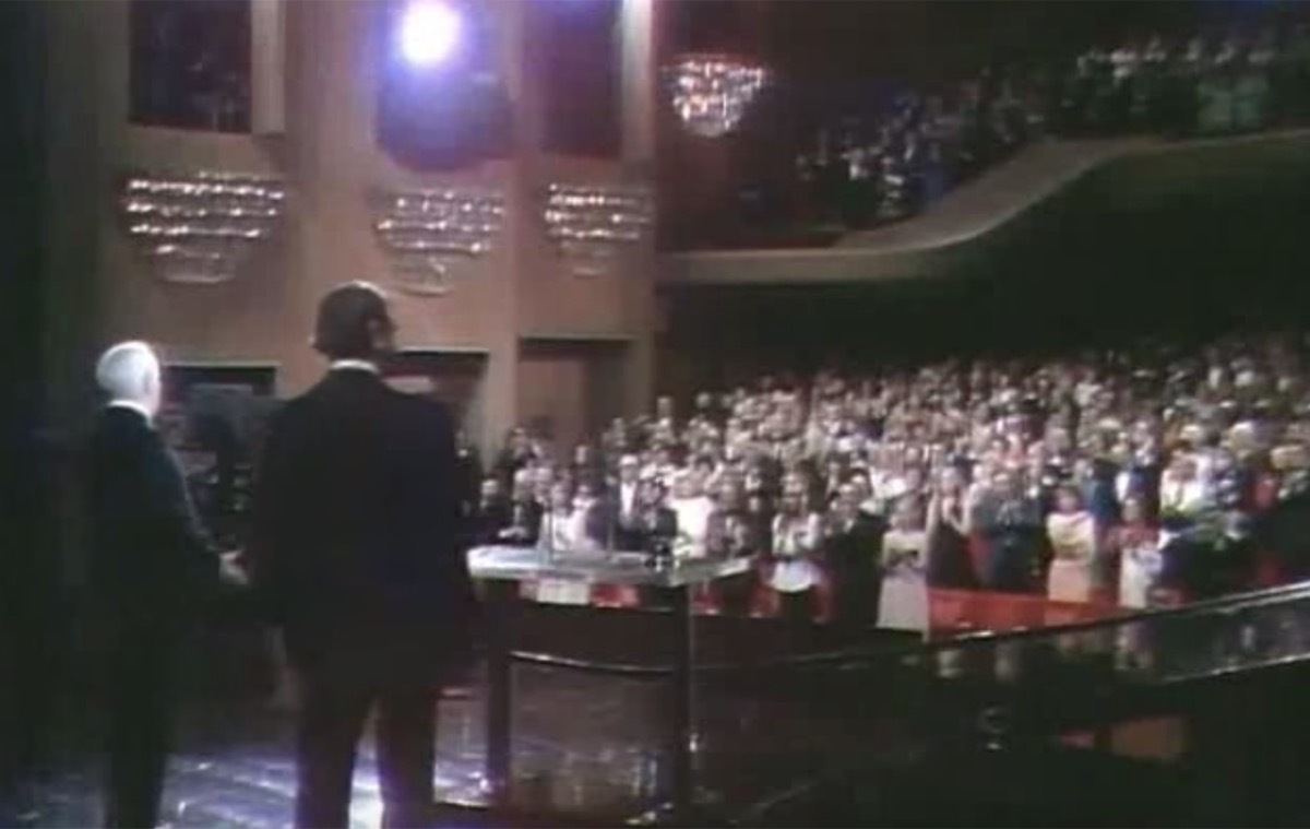 charlie chaplin standing ovation at oscars