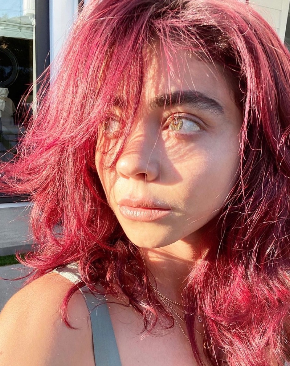 sarah hyland in pink hair