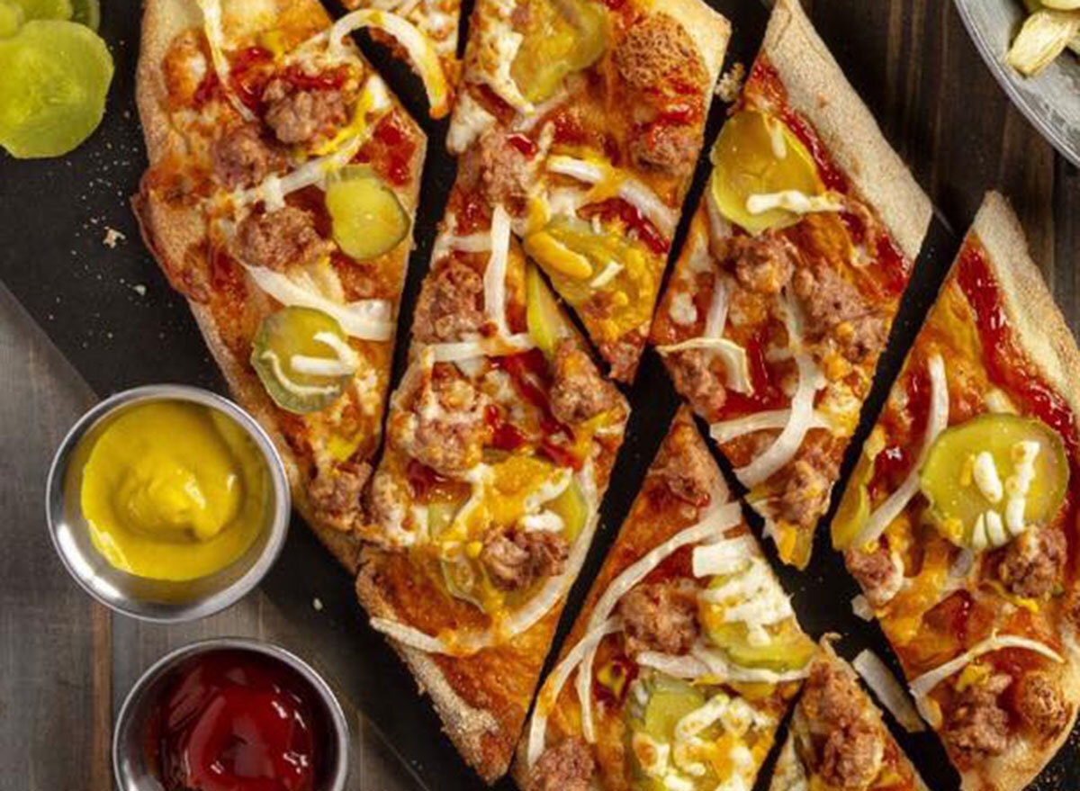 uno cheeseburger pizza