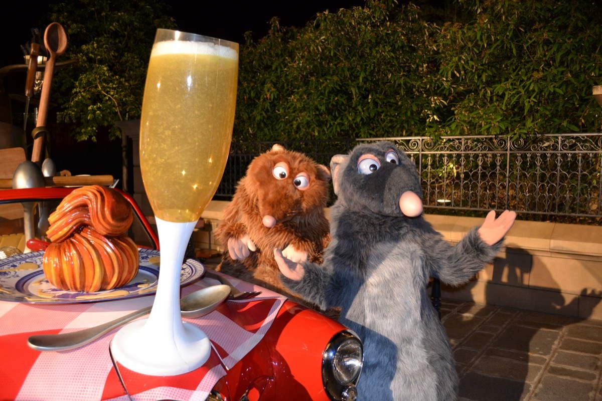 disney characters dining with fans in disneyland france